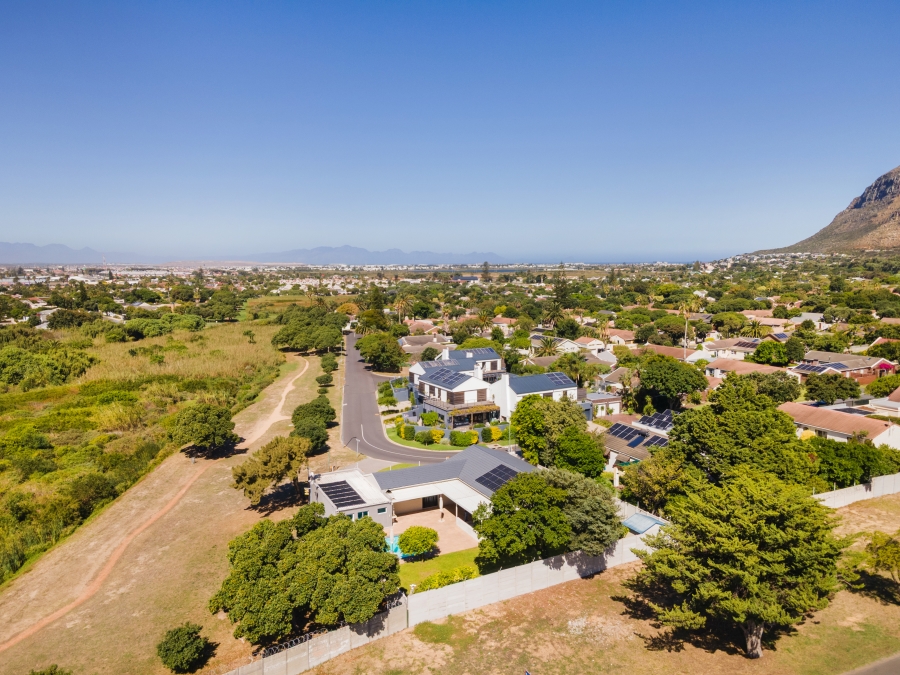 3 Bedroom Property for Sale in Kirstenhof Western Cape